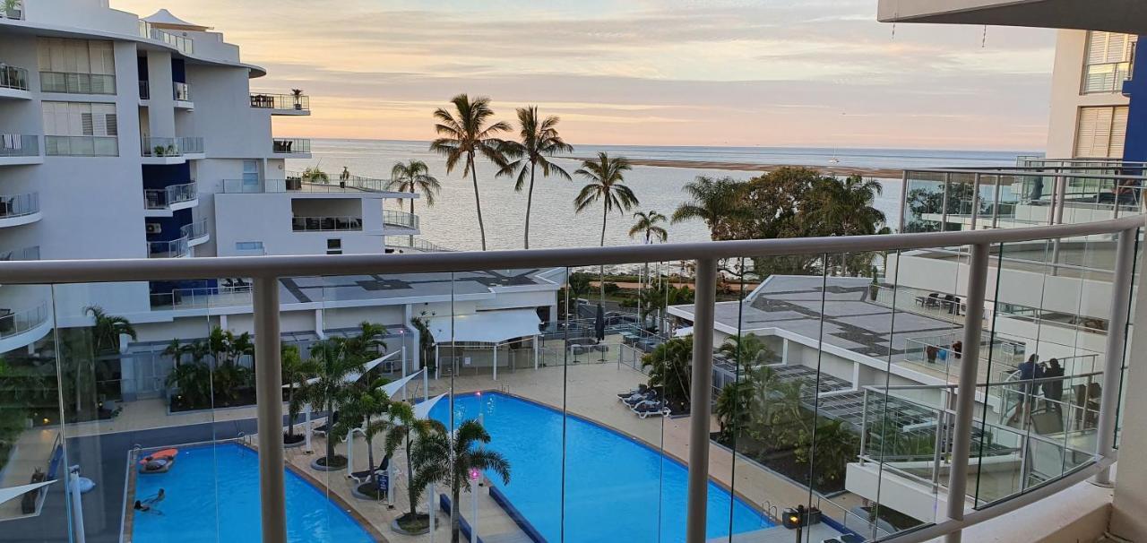 Pier Resort Urangan Экстерьер фото