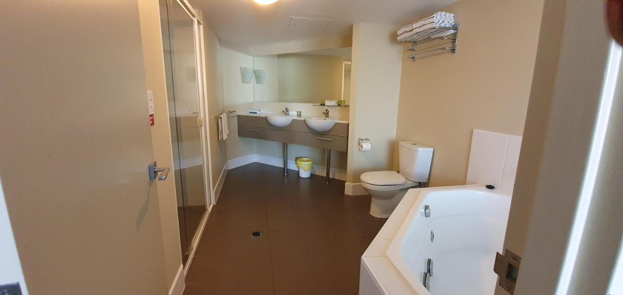 Pier Resort Urangan Экстерьер фото