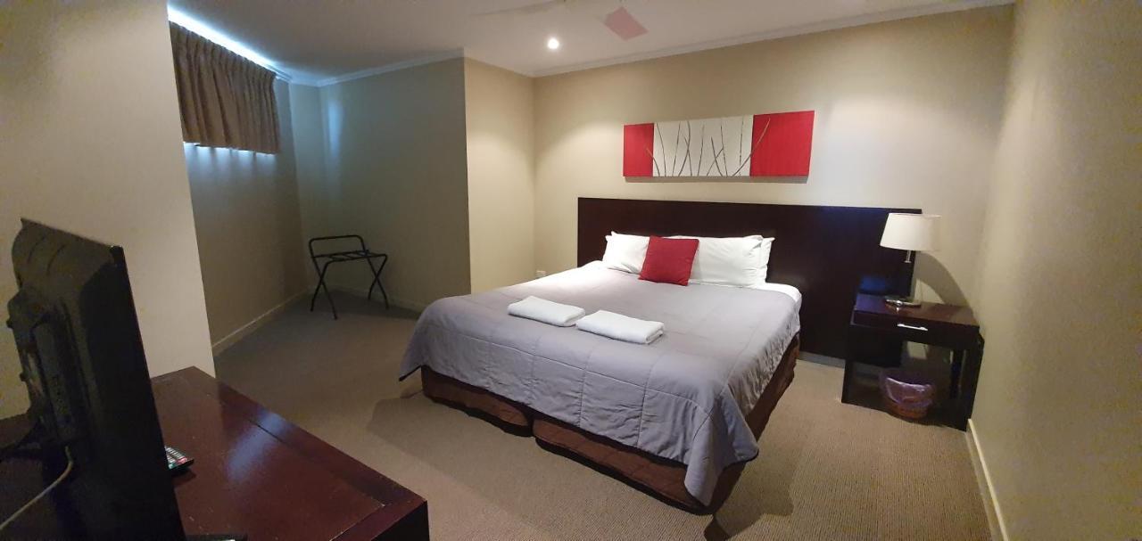 Pier Resort Urangan Экстерьер фото