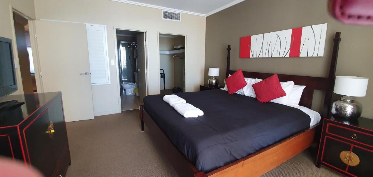 Pier Resort Urangan Экстерьер фото
