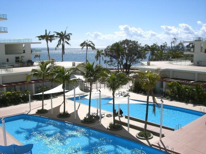 Pier Resort Urangan Экстерьер фото