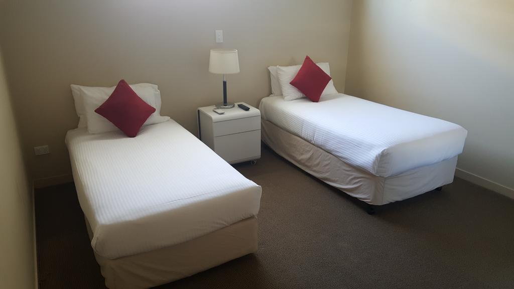 Pier Resort Urangan Экстерьер фото