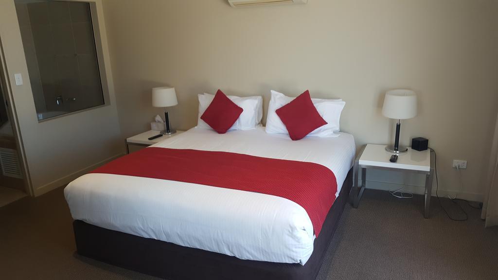 Pier Resort Urangan Экстерьер фото