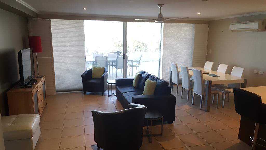 Pier Resort Urangan Экстерьер фото