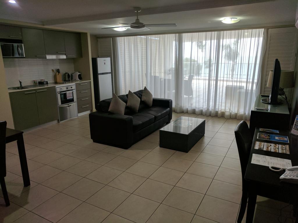 Pier Resort Urangan Экстерьер фото