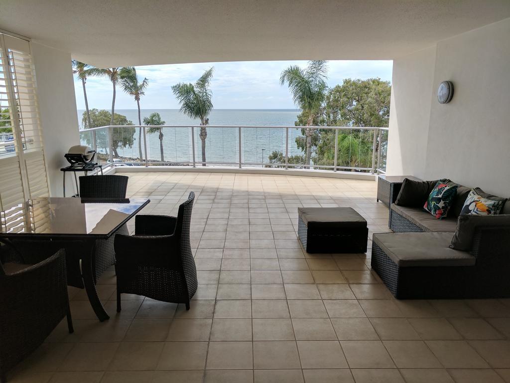 Pier Resort Urangan Экстерьер фото