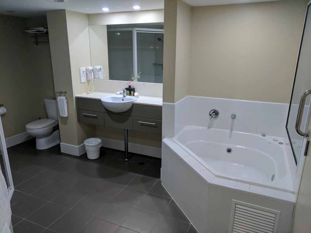 Pier Resort Urangan Экстерьер фото