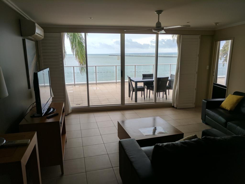 Pier Resort Urangan Экстерьер фото