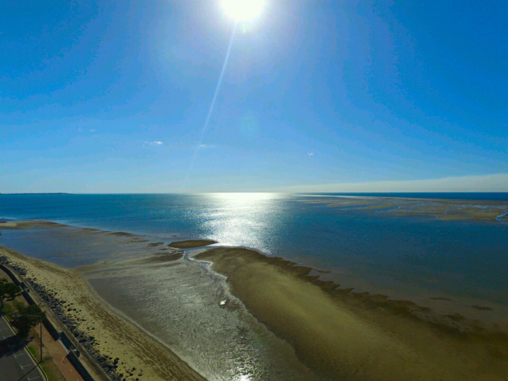 Pier Resort Urangan Экстерьер фото