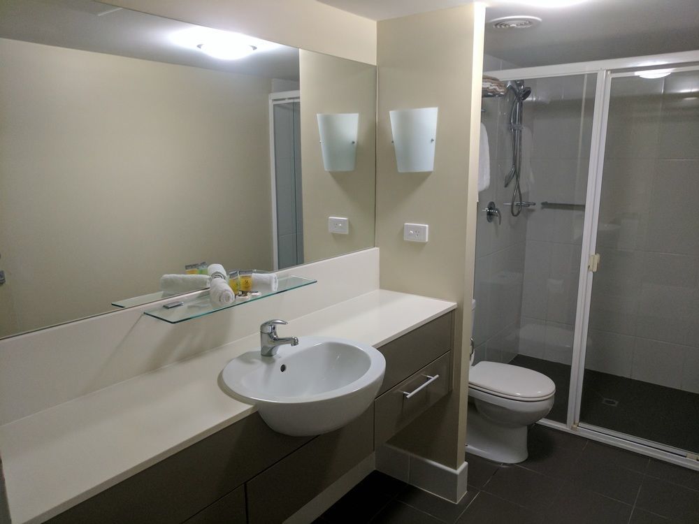 Pier Resort Urangan Экстерьер фото