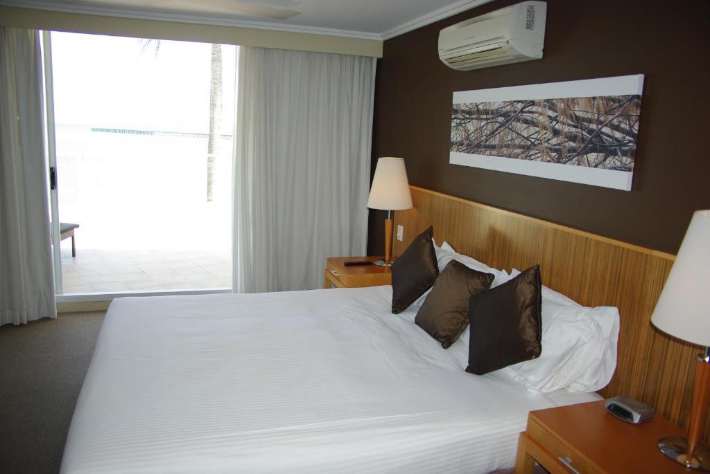 Pier Resort Urangan Экстерьер фото
