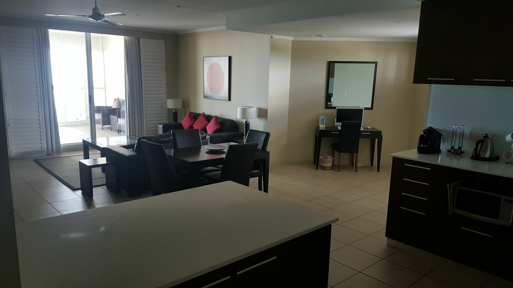 Pier Resort Urangan Экстерьер фото
