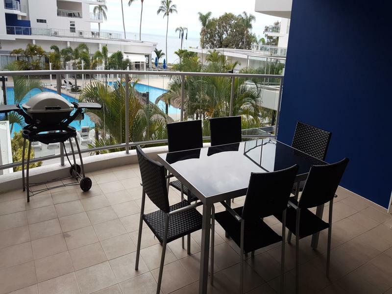 Pier Resort Urangan Экстерьер фото