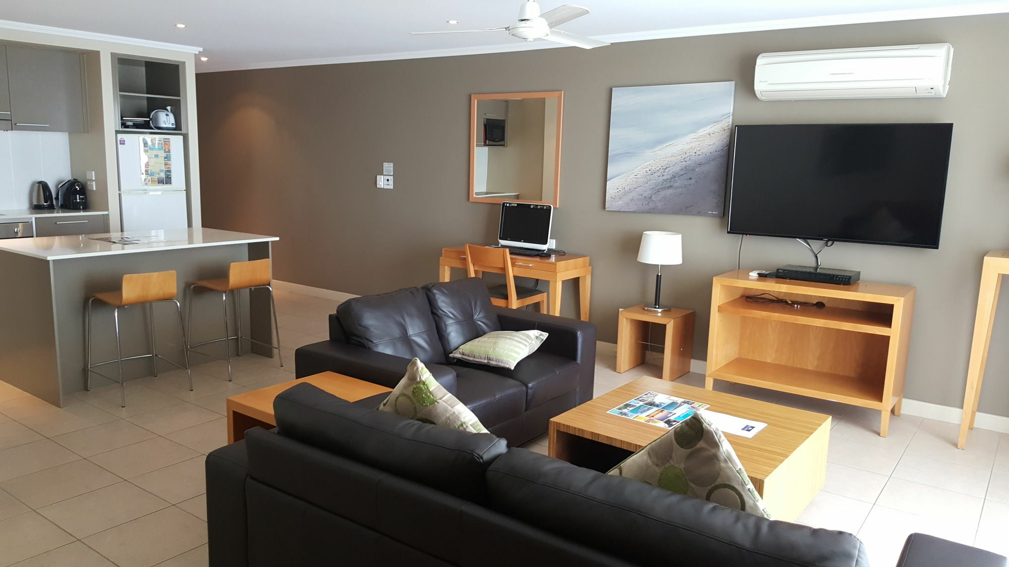 Pier Resort Urangan Экстерьер фото