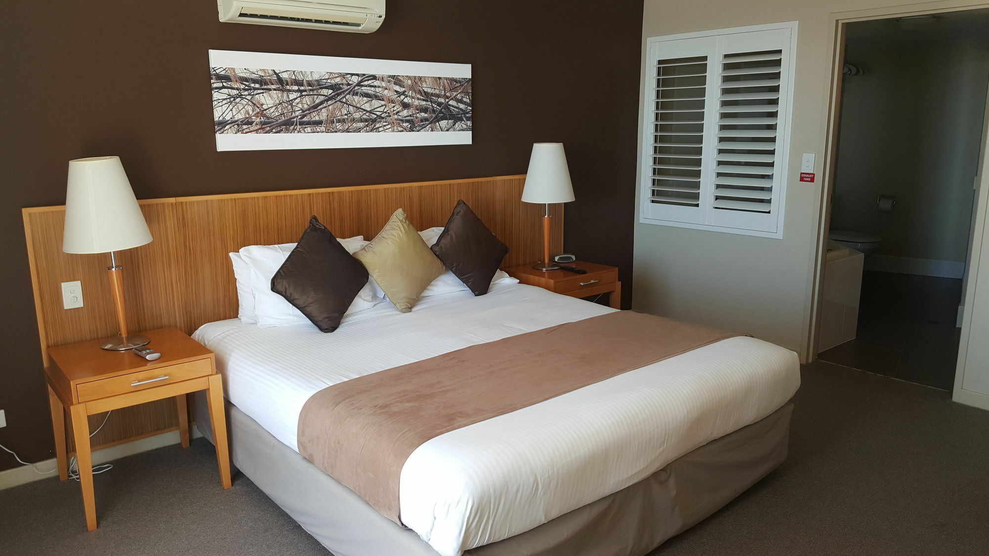 Pier Resort Urangan Экстерьер фото