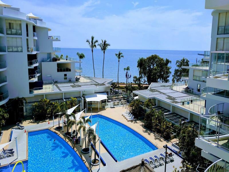 Pier Resort Urangan Экстерьер фото